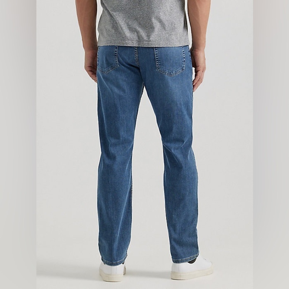 Men’s Wrangler Blue Relaxed Fit Jeans Classic Style 38x32 NWT - Picture 10 of 12